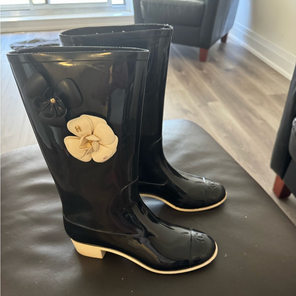Chanel rainboot camellia authentic